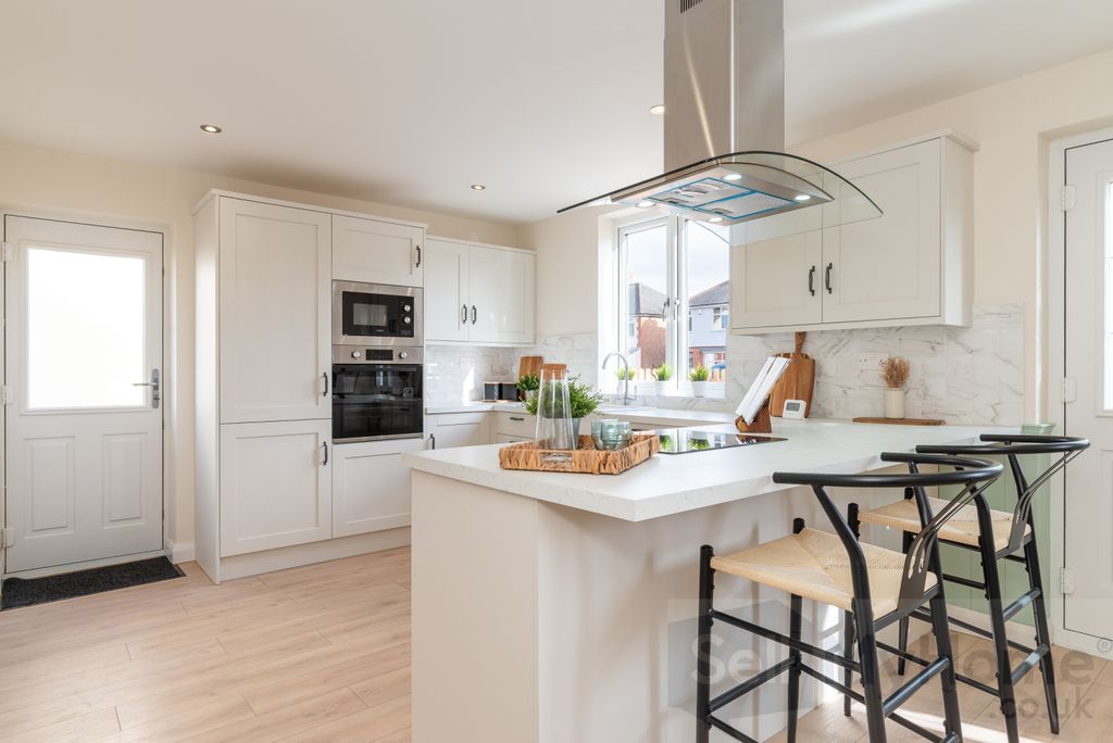 Property photo 2 of 27 153Leicesterroad26