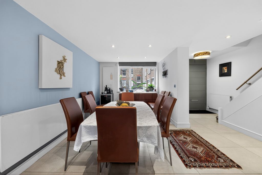 Property photo 3 of 23