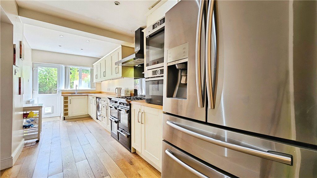 Property photo 3 of 8 Kitchen