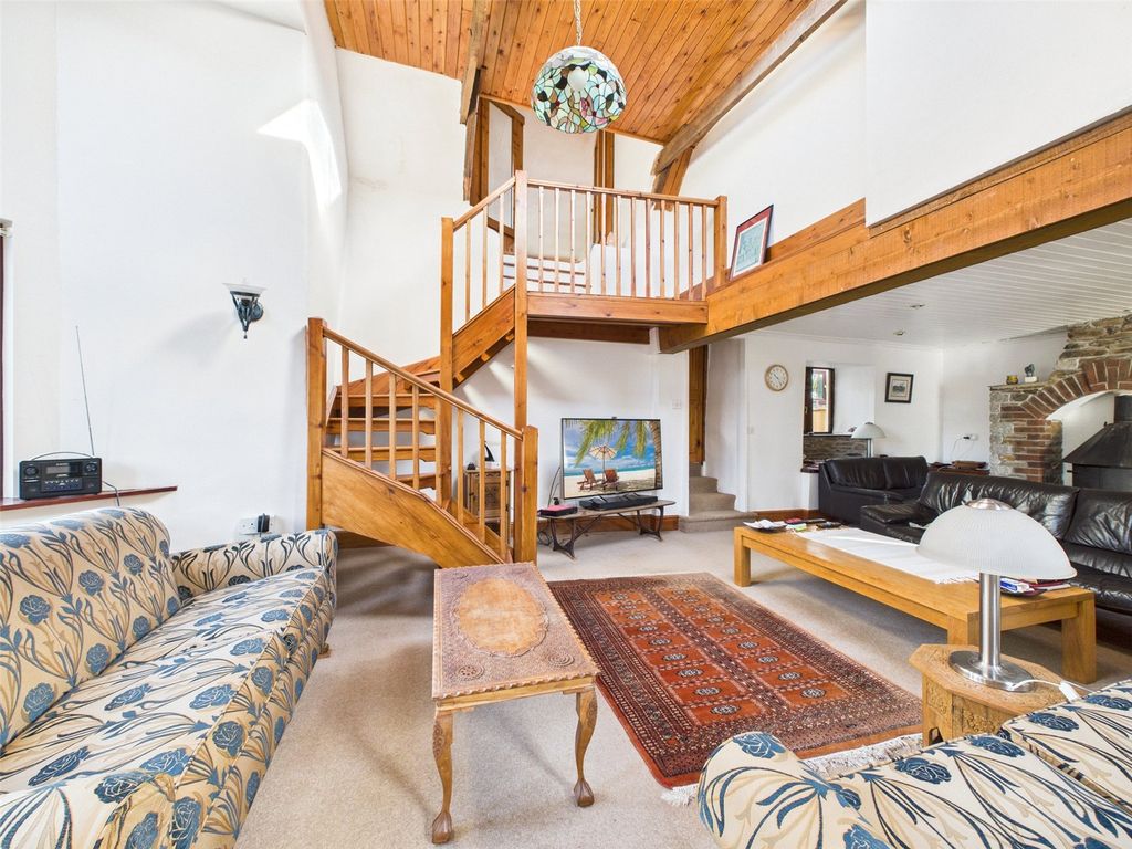 Property photo 3 of 18 Living Room