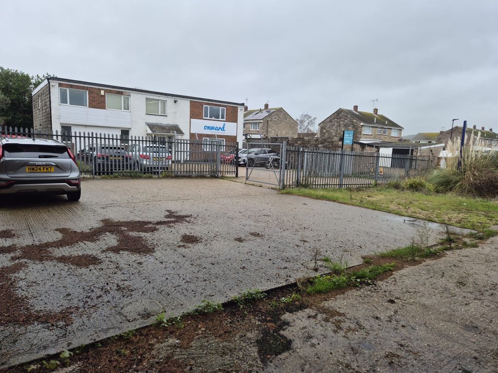 Property photo 3 of 12