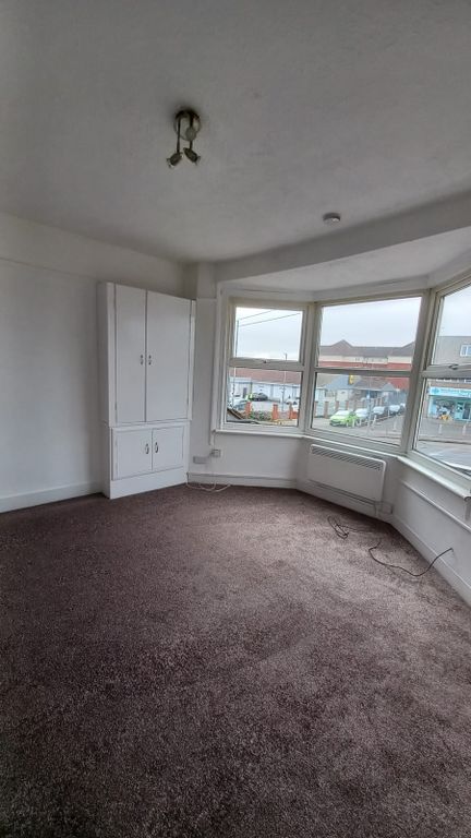 Property photo 1 of 13 1 Bedroom Flat