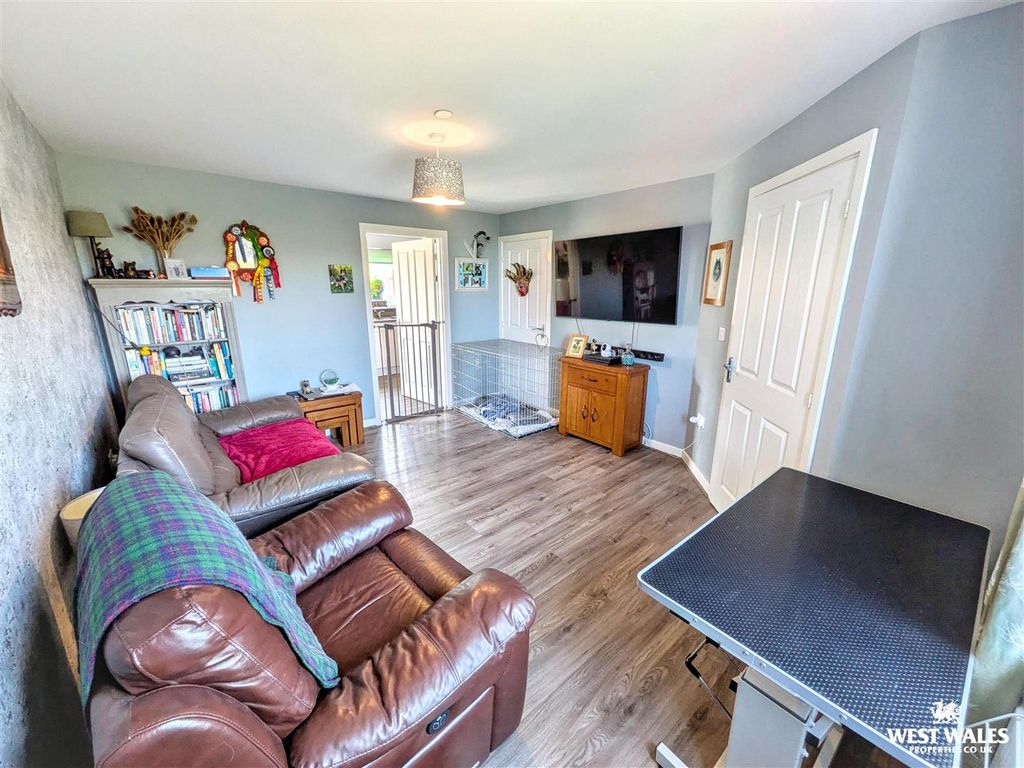 Property photo 3 of 22 13678.Jpg