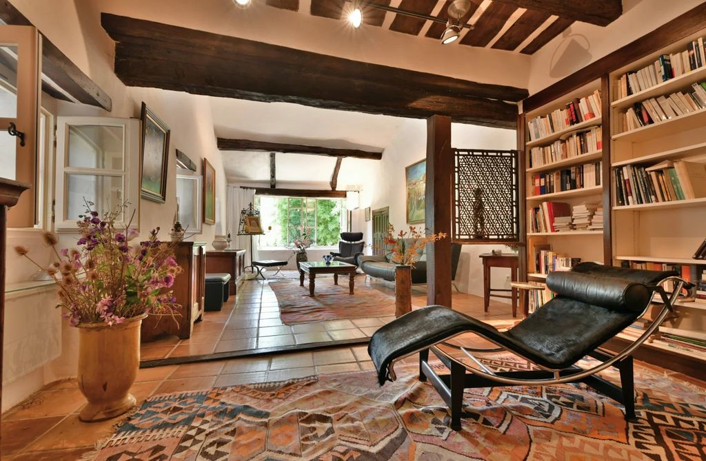 Property photo 2 of 33