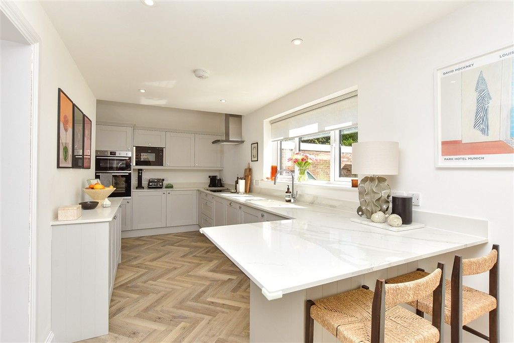 Property photo 3 of 12 Kitchen