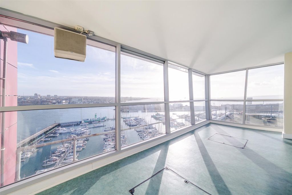 Property photo 2 of 14 Observation Room