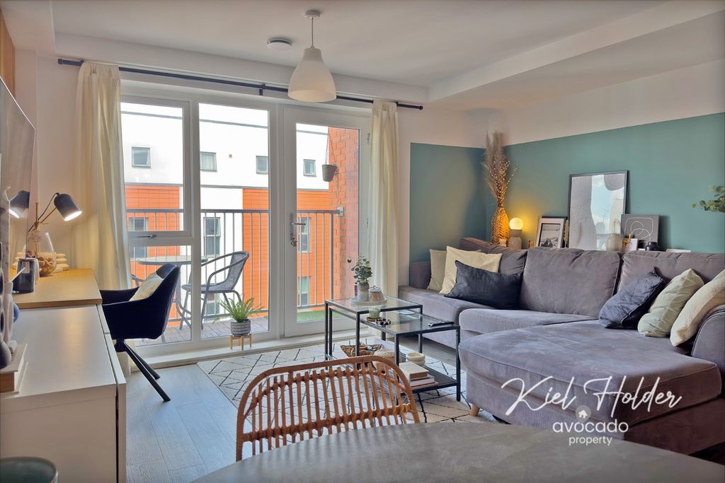 Property photo 2 of 17 4503155