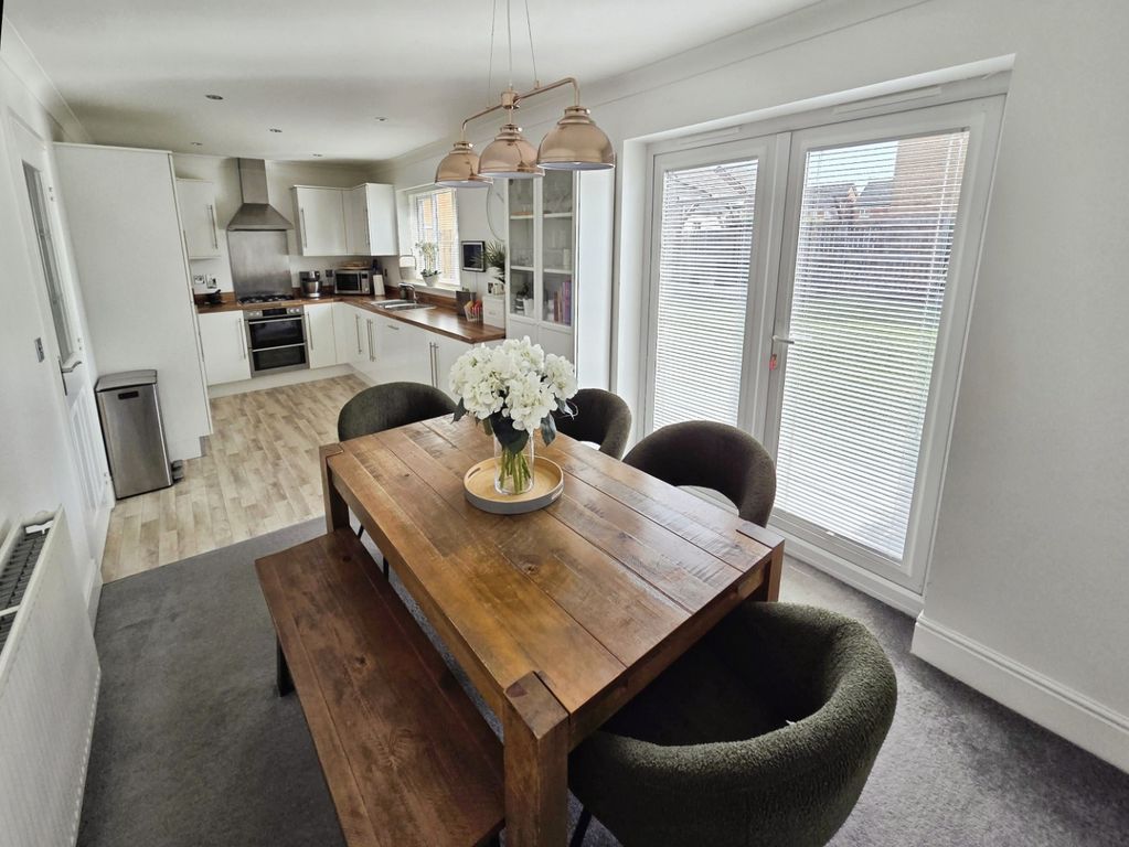 Property photo 3 of 18 Pbox-Kitchen-323378.Jpg