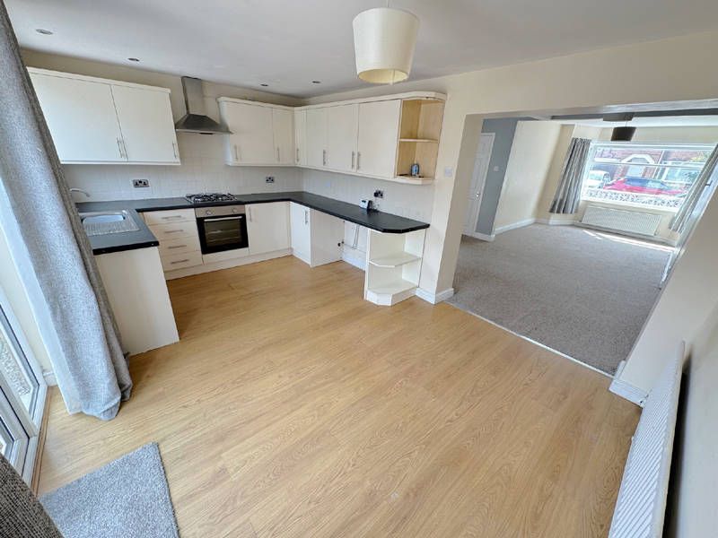 Property photo 3 of 28 Dining Kitchen