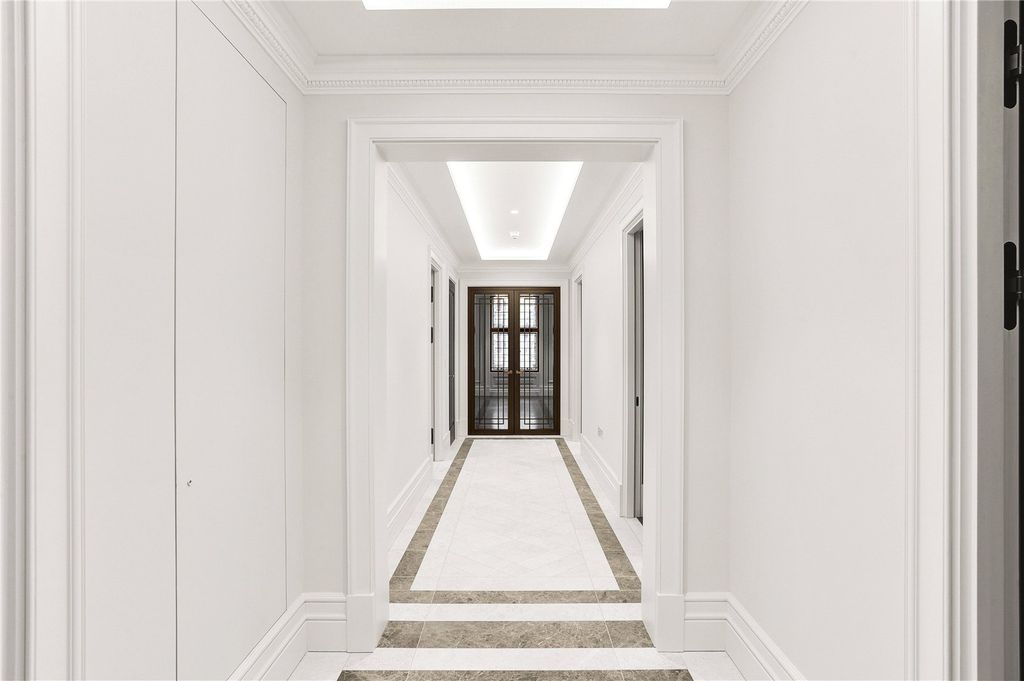 Property photo 3 of 11 2, 55 Knightsbridge