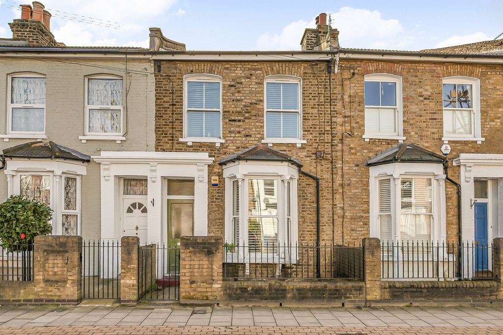 Property photo 1 of 8