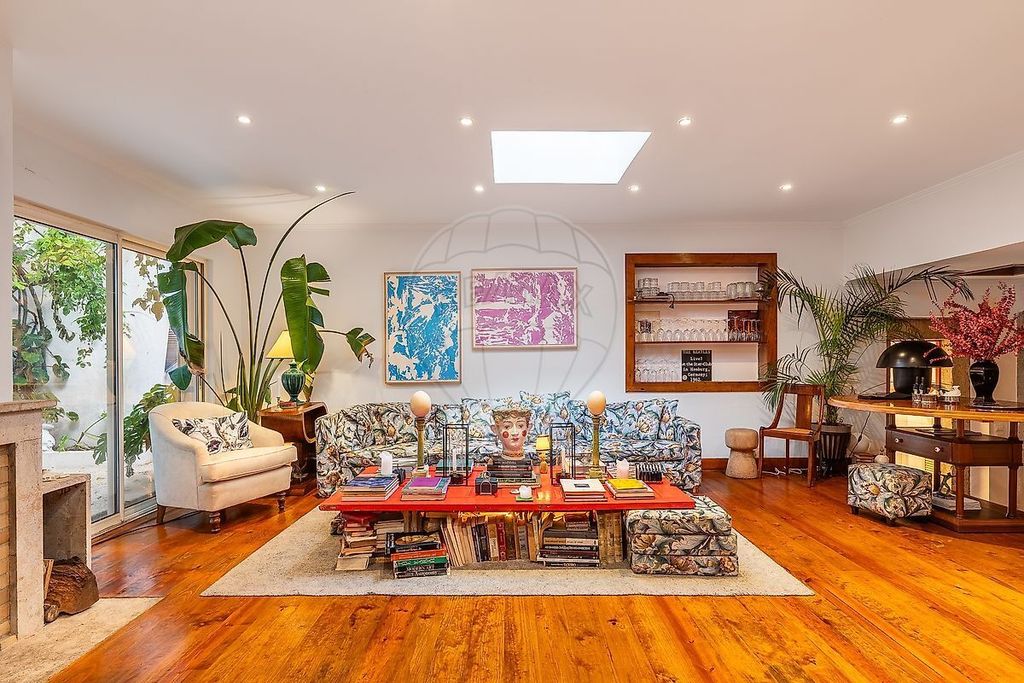 Property photo 2 of 40