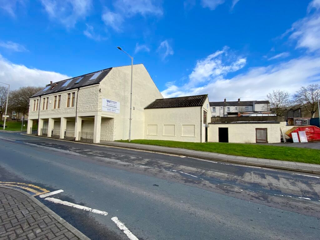 Property photo 2 of 13