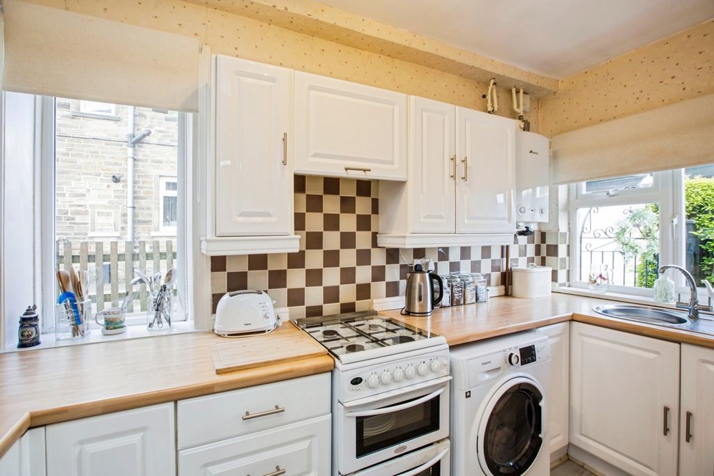 Property photo 3 of 20 Kitchen