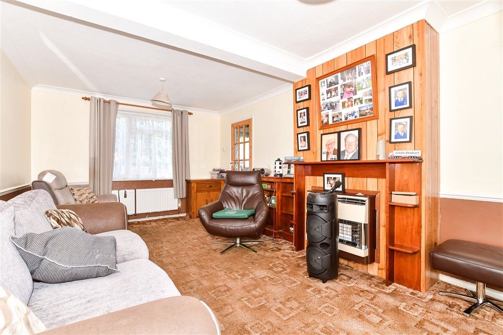 Property photo 3 of 9 Lounge
