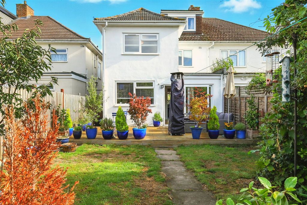 Property photo 2 of 18