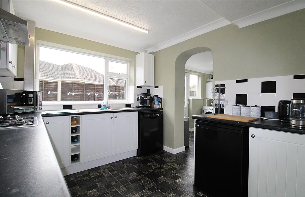 Property photo 3 of 20 Kitchen