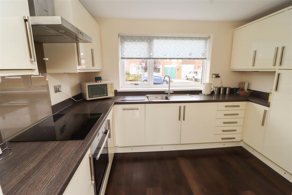 Property photo 3 of 16 Kitchen