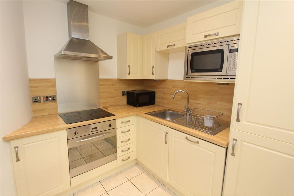 Property photo 3 of 13 Kitchen.Jpg