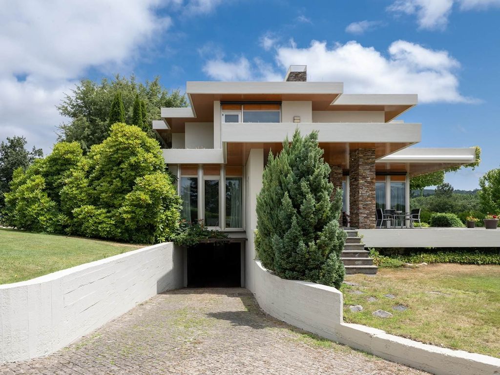 Property photo 1 of 61