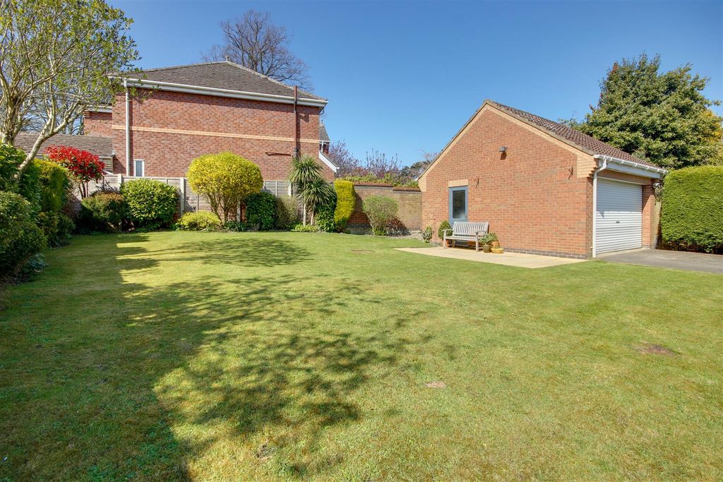 Property photo 3 of 20 Outside