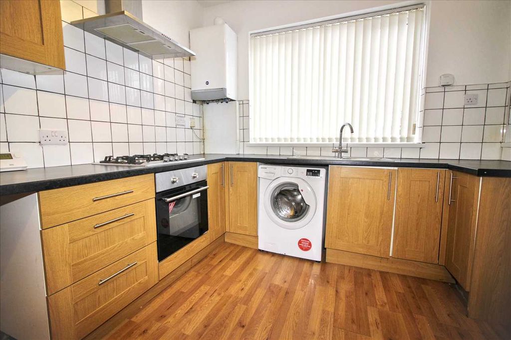 Property photo 3 of 7 Kitchen