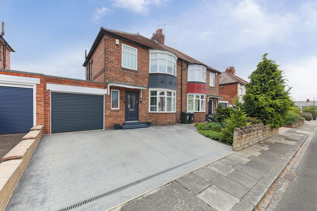 Property photo 1 of 18 External