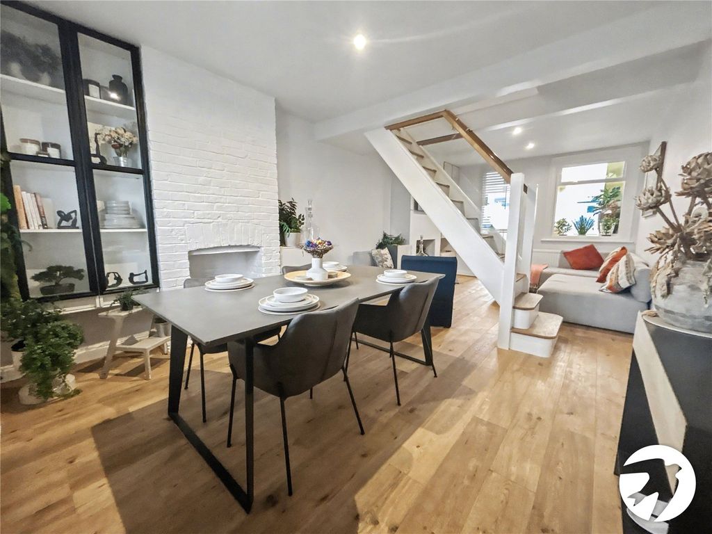 Property photo 2 of 28 Picture No. 17