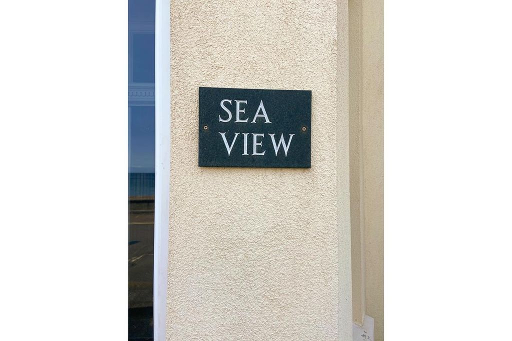 Property photo 2 of 24 Sea View, Ramsey (4).Jpg