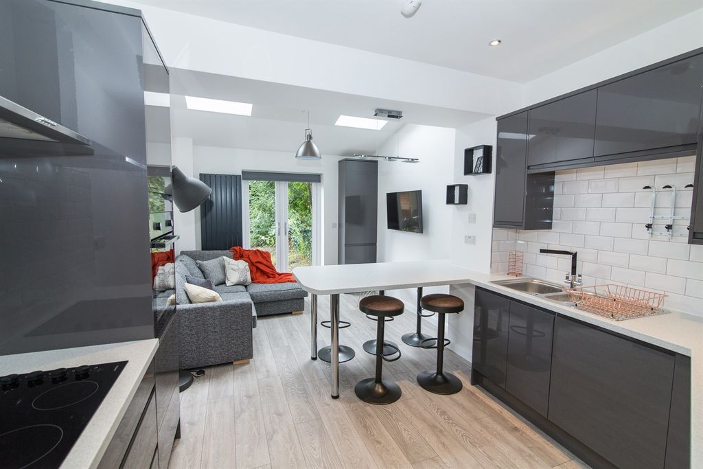 Property photo 1 of 8 (Main)