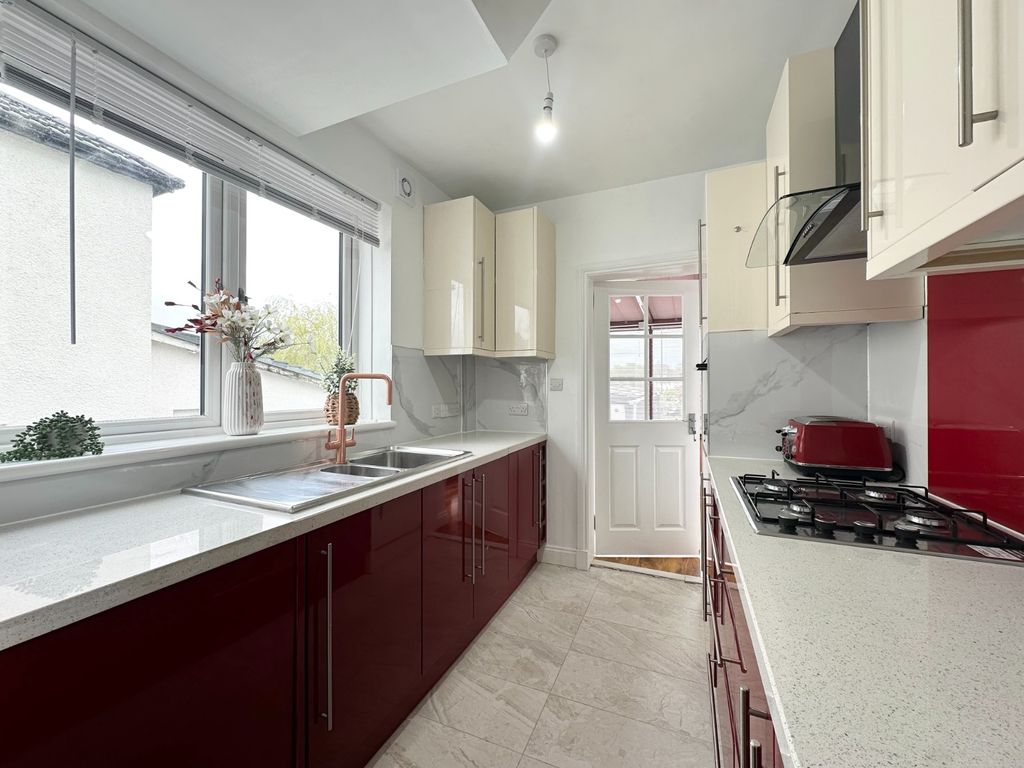 Additional image 4 of 4 bed semi-detached house to rentRockmount Ave, Thornliebank, Glasgow G46