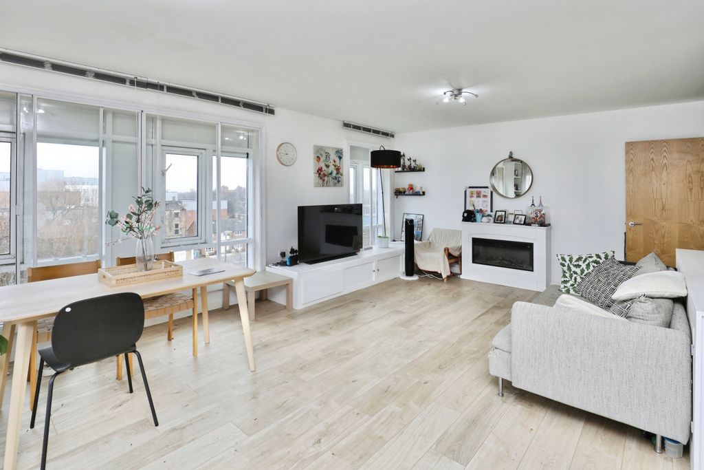 Property photo 2 of 15 Lounge/Dining Room