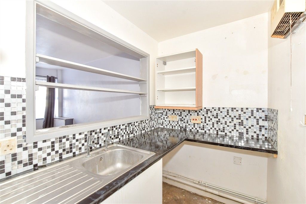 Property photo 3 of 6 Kitchen