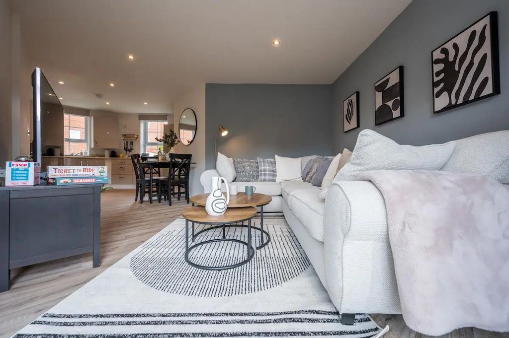 Property photo 2 of 25