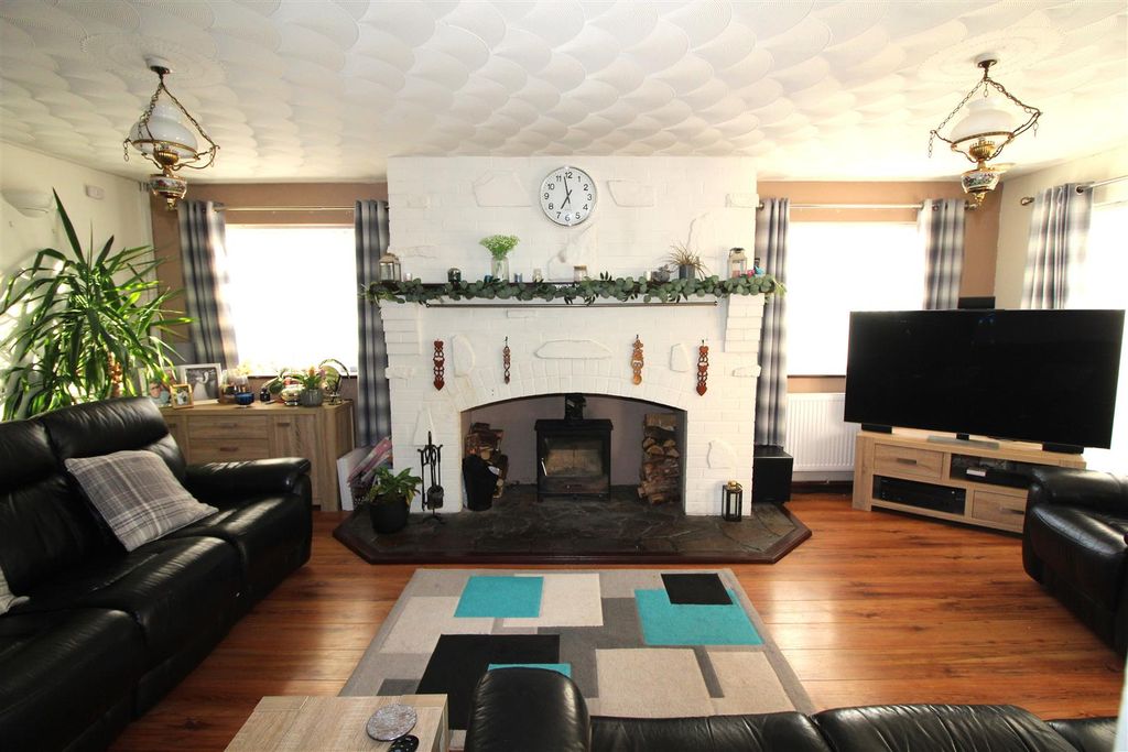 Property photo 2 of 44 Lounge