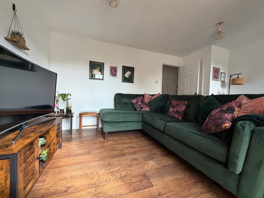 Property photo 3 of 11 c8B15493-836F-4153-Bd6B-0B76119Cbdb4