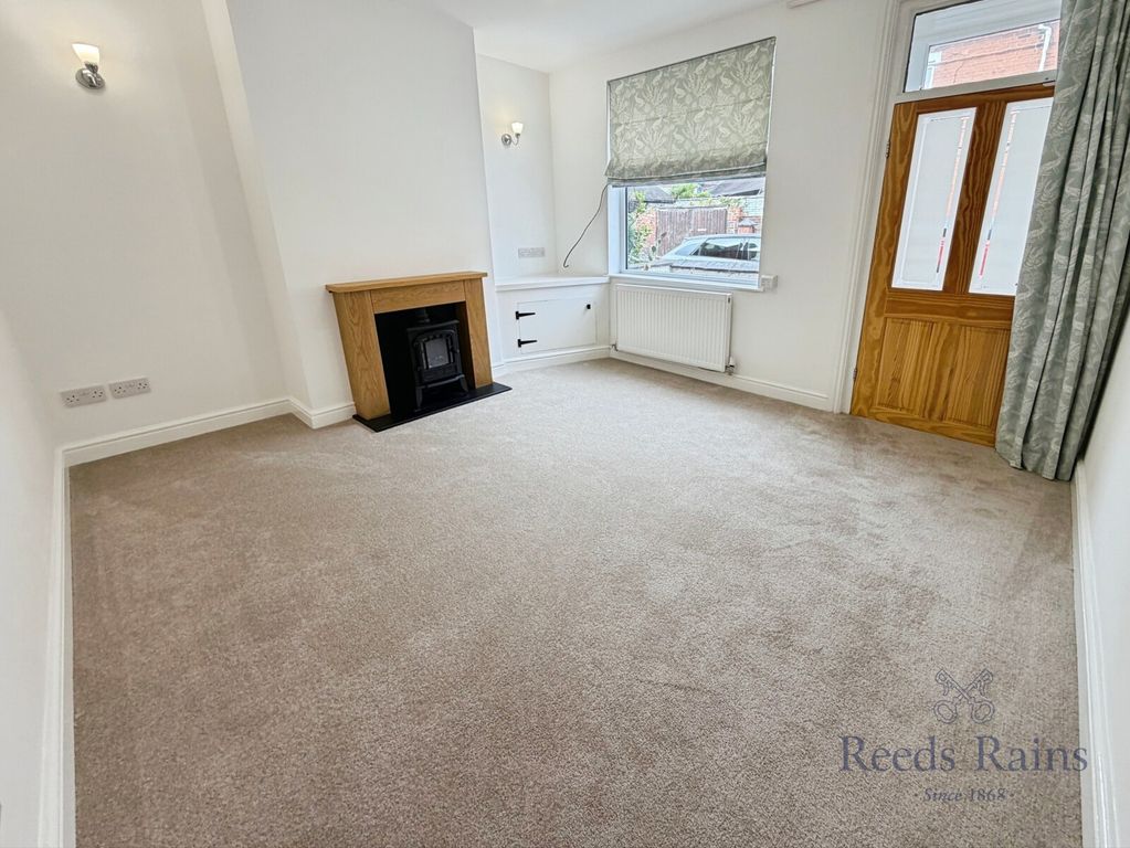 Property photo 3 of 11 Lounge