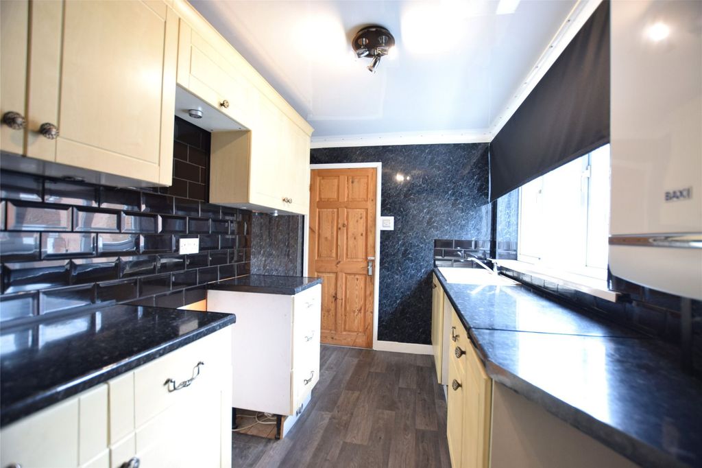 Property photo 2 of 8 Kitchen
