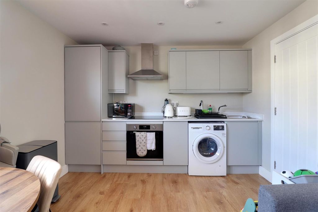 Property photo 2 of 13