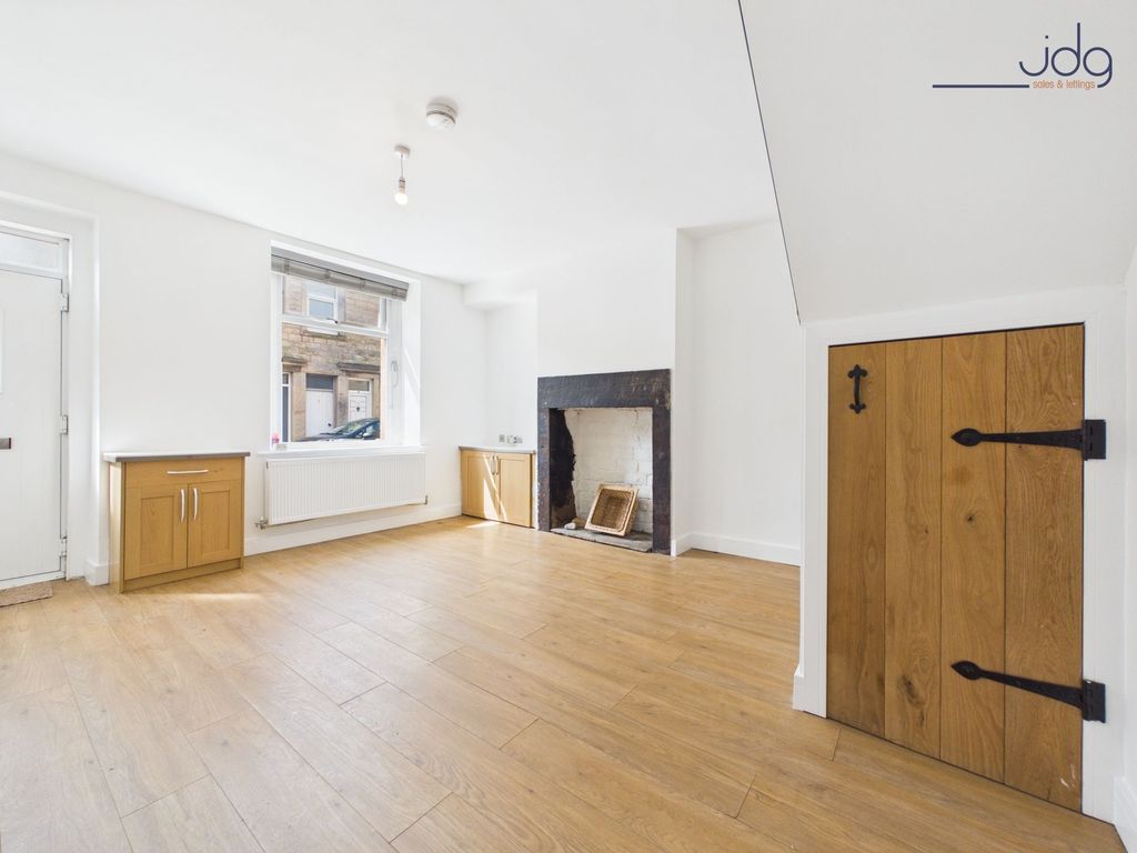 Property photo 2 of 12 Cosy Living Room