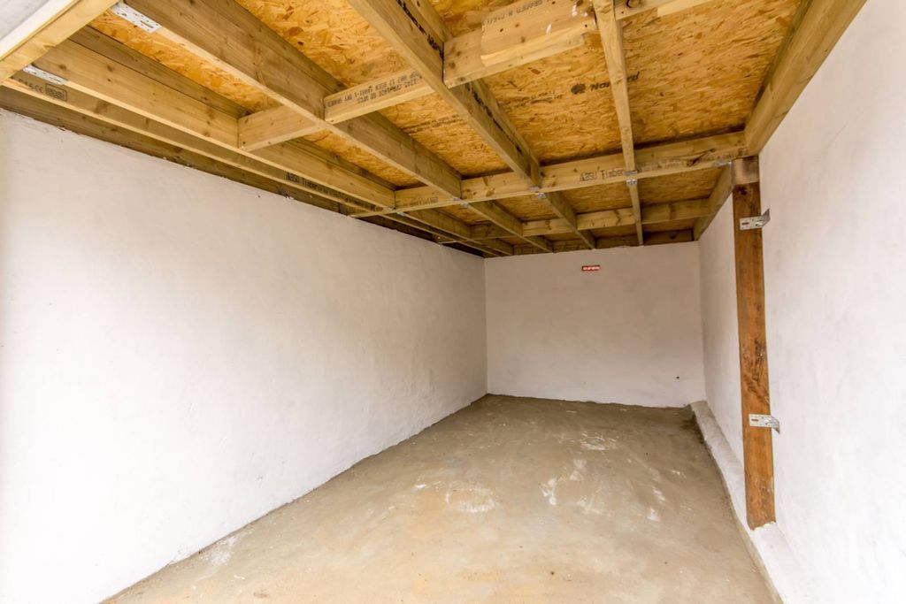 Property photo 1 of 4