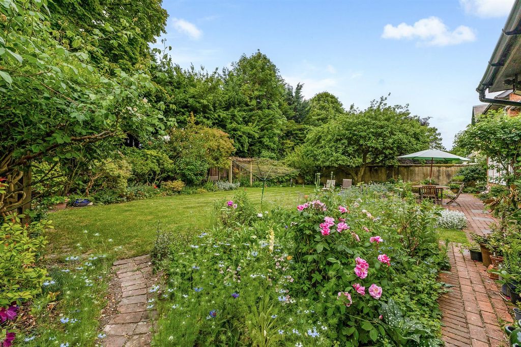 Property photo 2 of 16 Garden