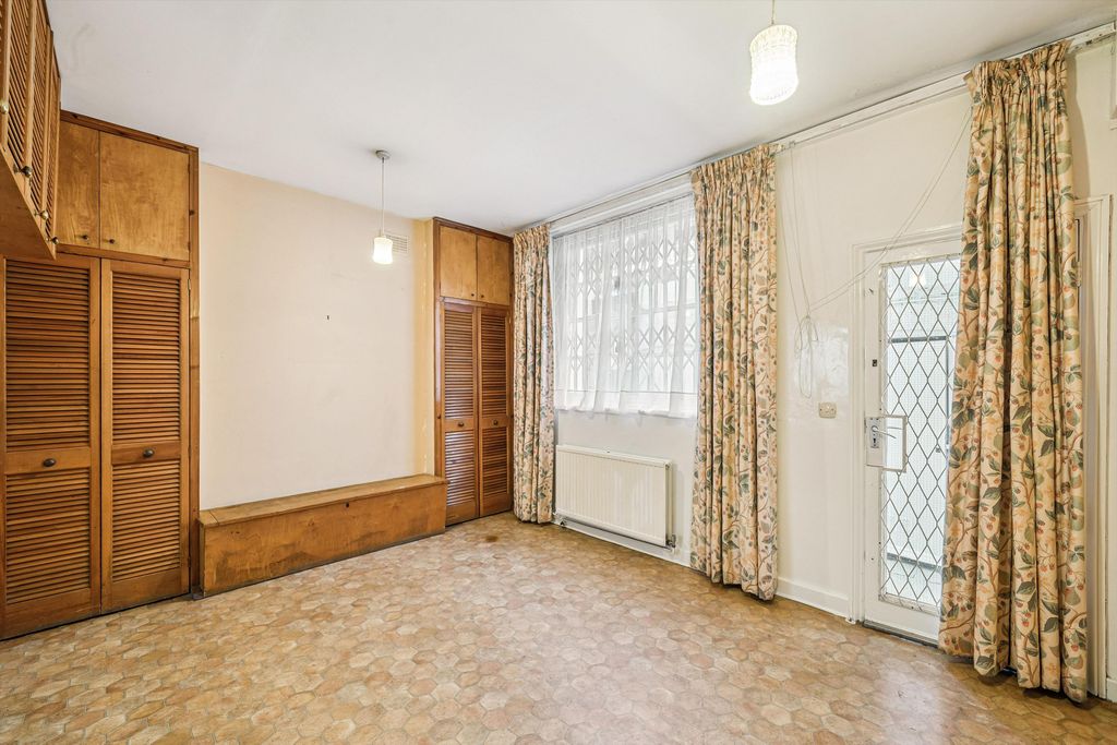 Property photo 3 of 10 Image