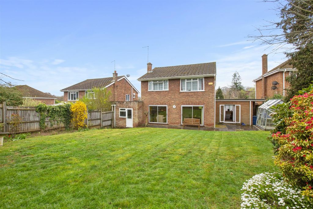 Property photo 2 of 24 12 Daws Lea, Hp11 1Qf-5.Jpg