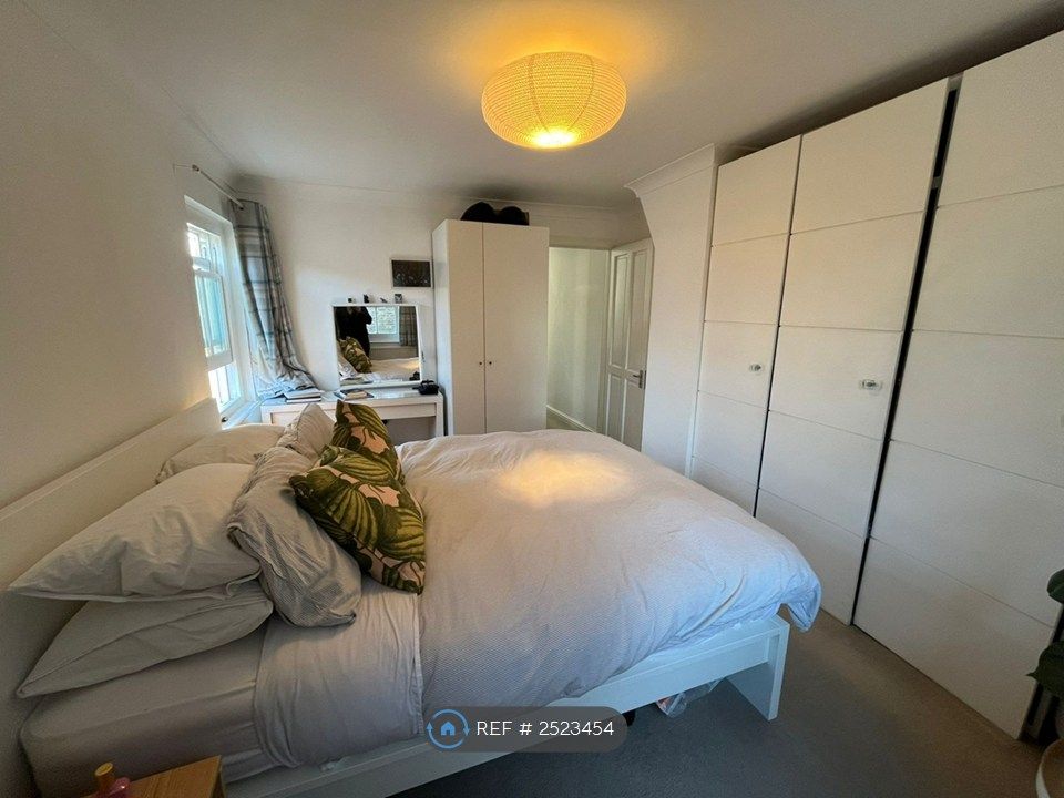Property photo 2 of 9 Double Bedroom