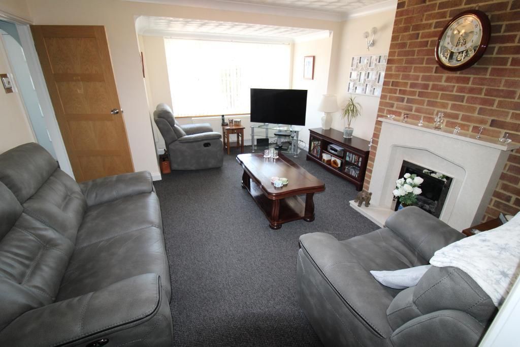 Property photo 3 of 15 Lounge