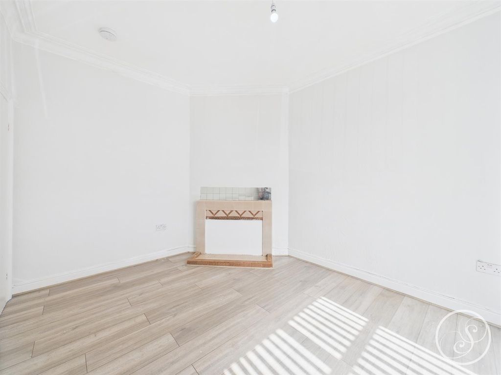 Property photo 3 of 13 Cam02071G0-Pr0672-Still005.Jpg