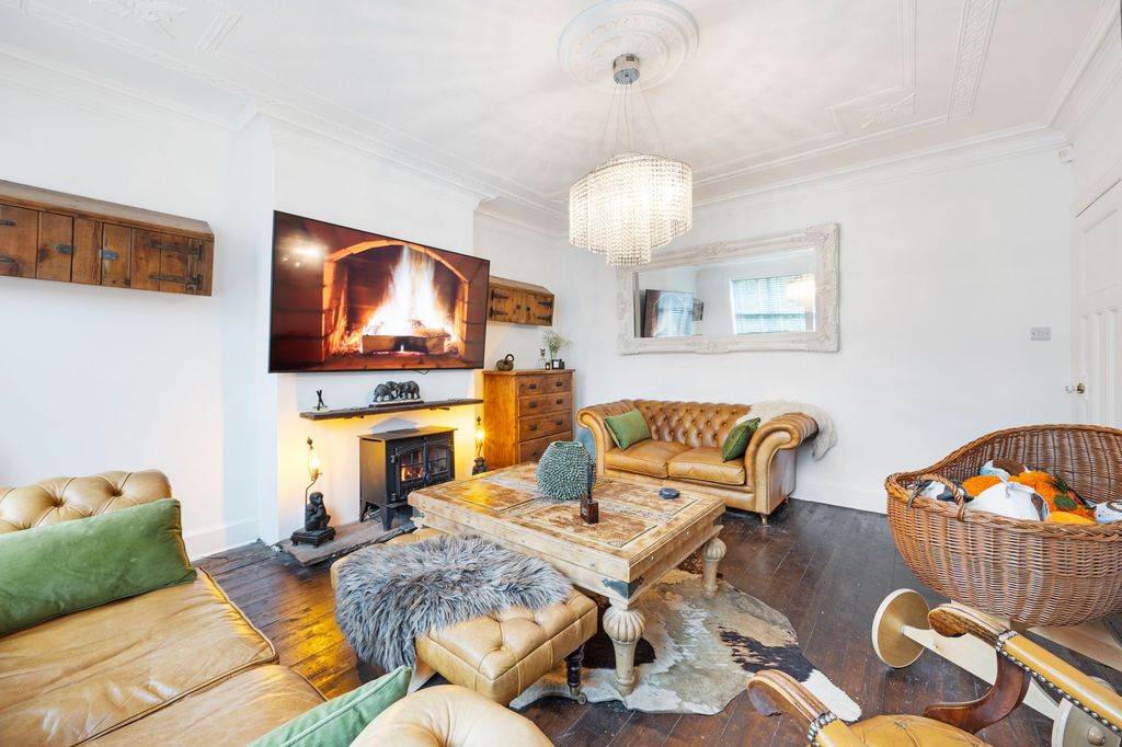 Property photo 2 of 25