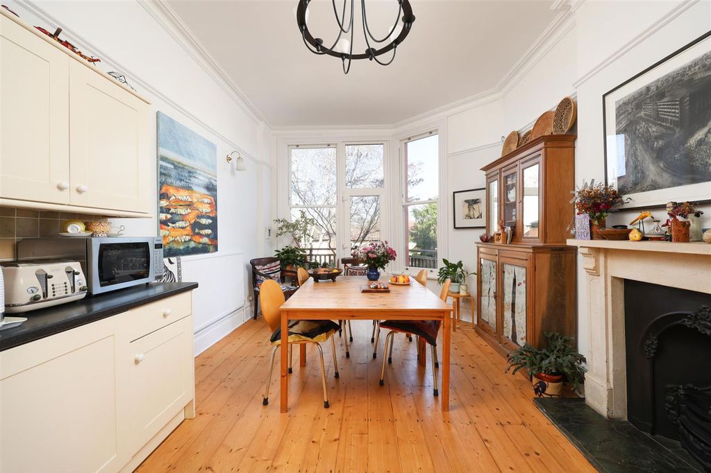 Property photo 2 of 22