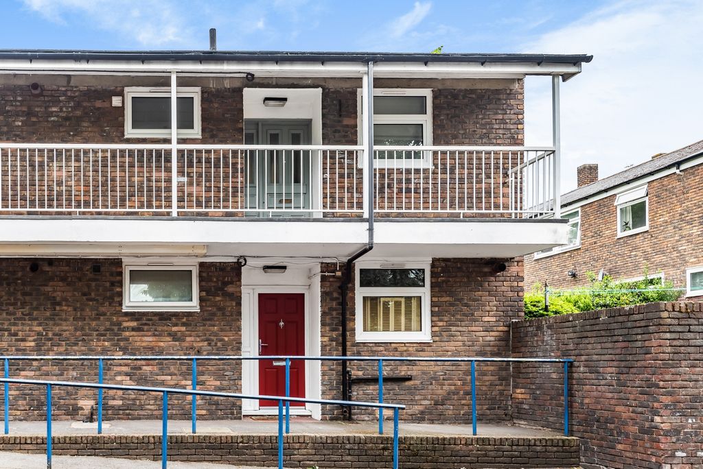 Property photo 1 of 8 External